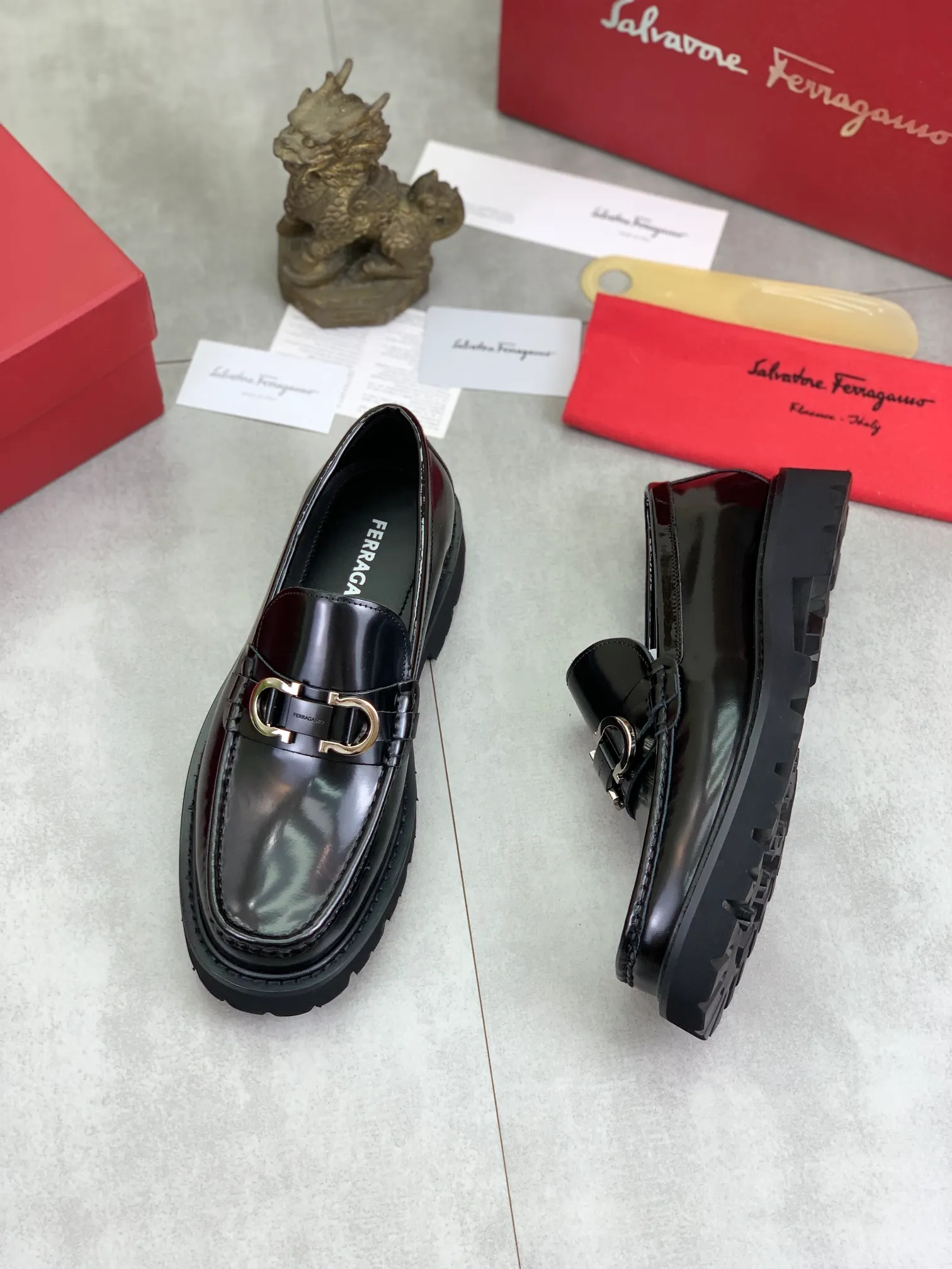Men's Men's Shoes 💰P460💰[New Style] Water-dyed Niuli 🆘[Salvatore Ferragamo] Ferragamo's latest casual business leather shoes for men! Available at counters simultaneously! The fabric is made of specially imported original calfskin, the lining is made of imported water-dyed cowhide, and the original lightweight foam outsole is absolutely luxurious and leads the fashion trend. Matching code: 38-45; 4️⃣ colors available